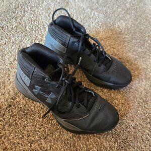 Under Armour Black Youth 5.5 Basketball Shoes